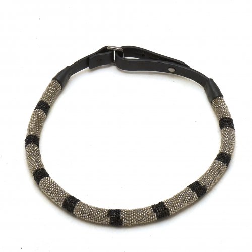 NO LABEL METALLIC NECKLACE BLACK AND SILVERWITH LEATHER DETAILS 